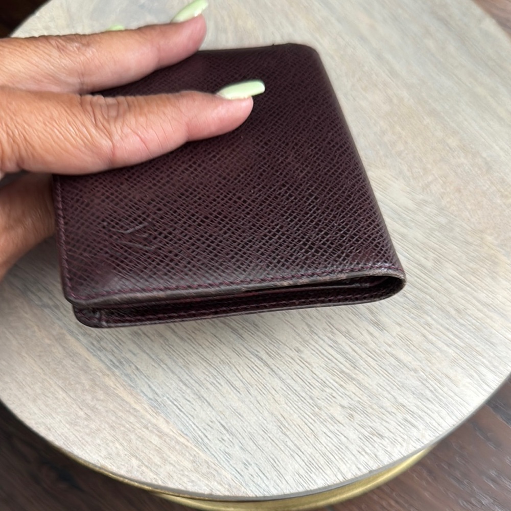 Louis Vuitton Pre owned Men’s Authentic 1999 Taiga Leather Wallet Code V10042 - Picture 6 of 13